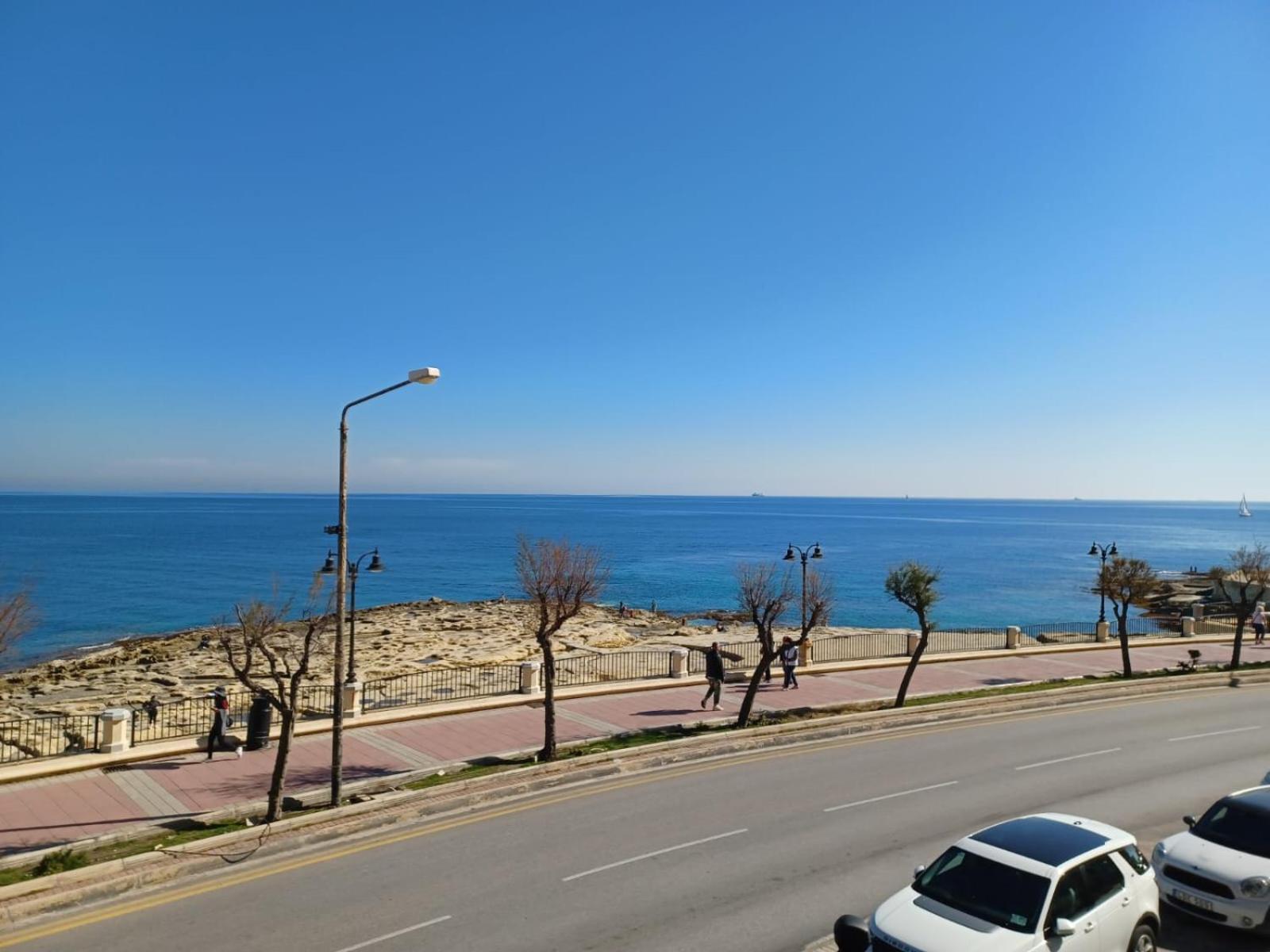 Beachfront Sliema Apartment Exterior photo